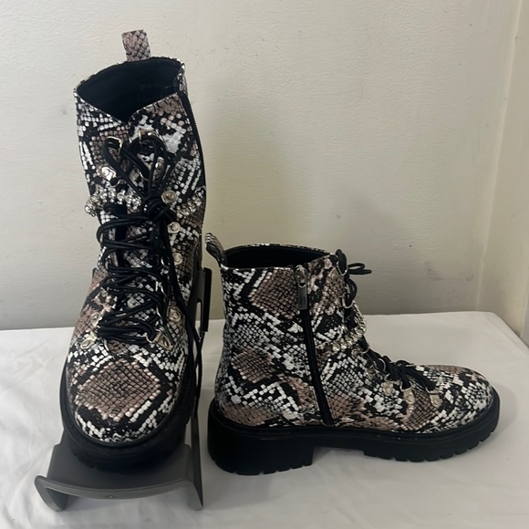 Pretty Little Thing Snake Diamante Detail Combat Ankle Boots Sz 9 - Picture 7 of 16